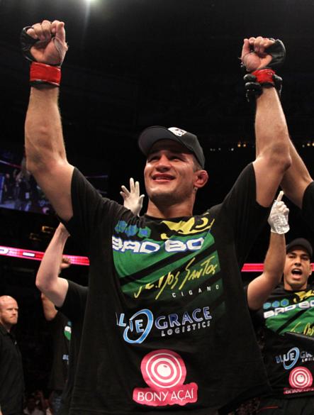 Júnior Cigano venceu o americano Shane Carwin por decisão dos juízes no UFC 131, em junho