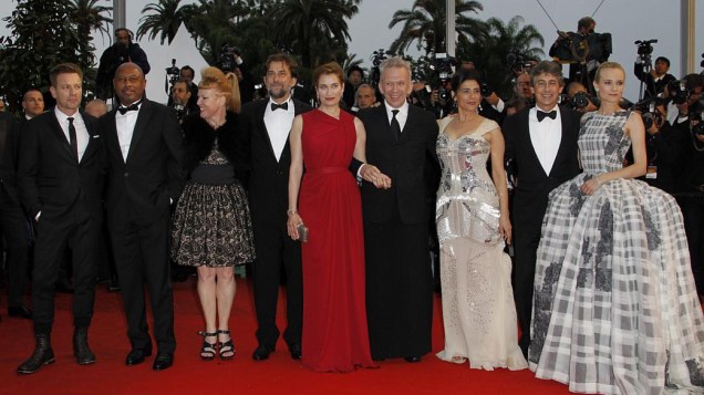Membros do júri posam para fotos no encerramento do Festival de Cannes