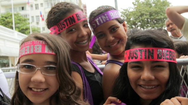 Fãs de Justin Bieber em frente ao Copacabana Palace: tietagem
