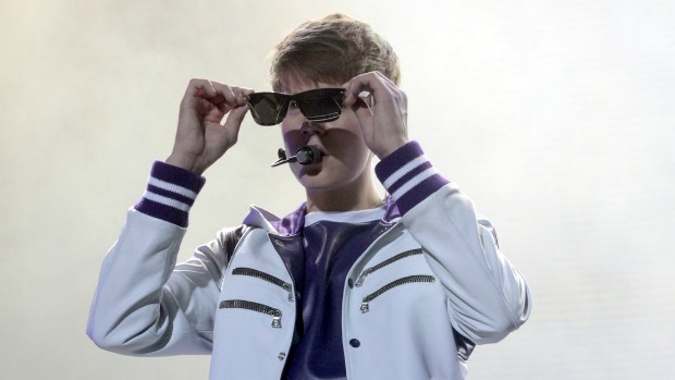 Justin Bieber, no palco do Engenhão, abre a turnê brasileira