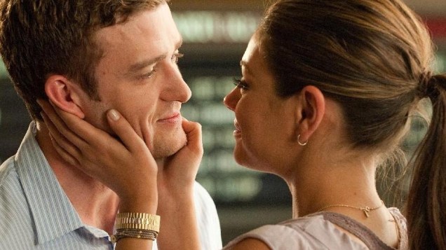 Justin Timberlake e Mila Kunis no filme Amizade Colorida