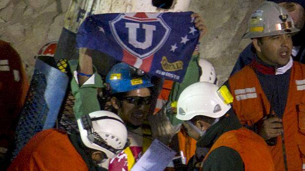 Jymmi Sanchez, o mineiro mais jovem do grupo, é o quinto resgatado na madrugada da quarta-feira.
