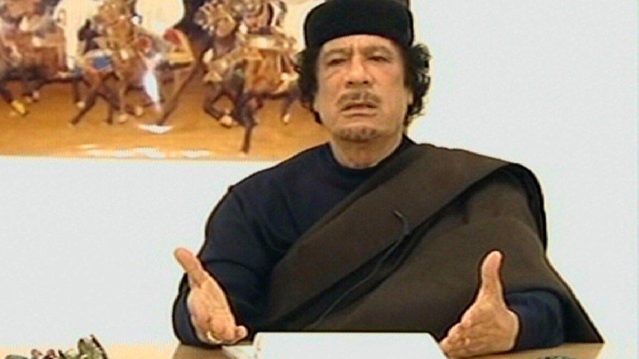 Kadafi, em 30 de abril, assegurando em discurso veiculado pela televisão estatal da Líbia que não deixará o poder