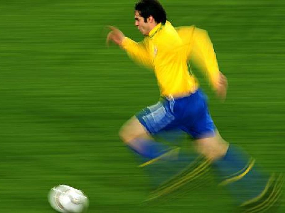 Kaká colocou a carreira em risco ao disputar a Copa da África do Sul,  afirma médico do meia