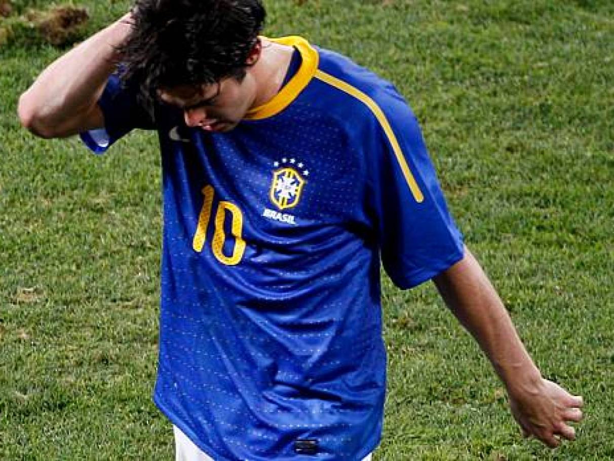 Camisa Brasil – Kaká – Copa Do Mundo 2010 – Autografado Por Todo