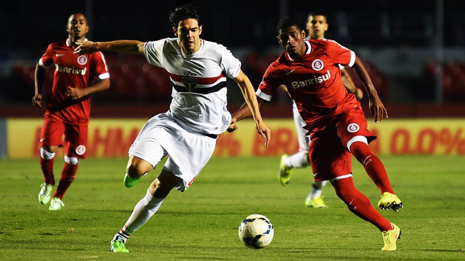 O jogador Kaká do São Paulo durante partida contra o Internacional (RS), no estádio do Morumbi, em São Paulo, em jogo  antecipado da 35ª rodada do Brasileirão 2014