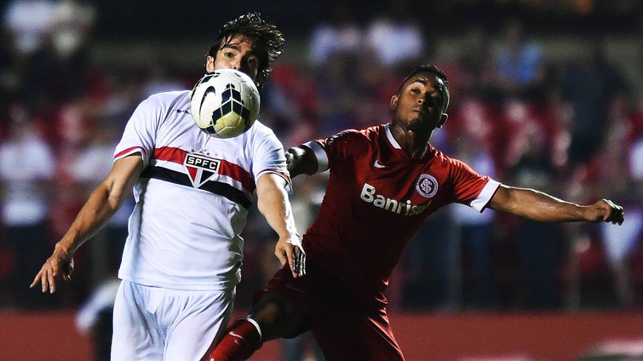 O jogador Kaká do São Paulo durante partida contra o Internacional (RS), no estádio do Morumbi, em São Paulo, em jogo antecipado da 35ª rodada do Brasileirão 2014