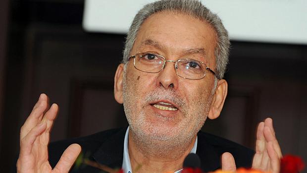 Kamel Jendubi, presidente da Comissão Eleitoral da Tunísia, anuncia resultados definitivos das eleições