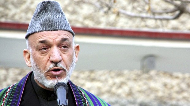 O presidente do Afeganistão, Hamid Karzai, negocia acordo com os EUA