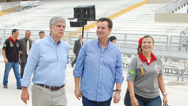 O prefeito Gilberto Kassab visita o Sambódromo: tudo pronto para a saída do DEM