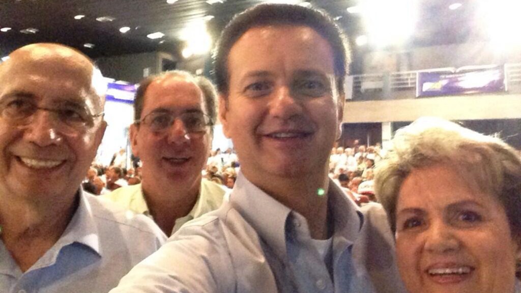 Kassab faz selfie com Henrique Meirelles, Ricardo Patah e Alda Marco Antonio, do PSD