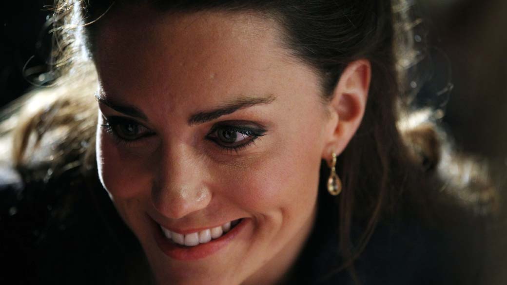 Kate Middleton em abril de 2011 durante visita a comunidade Darwen Aldridge, na Inglaterra