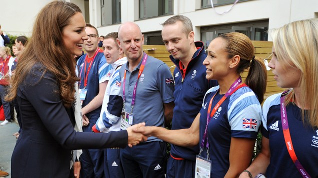 A Duquesa de Cambridge, Kate Middleton durante visita a Vila Olímpica