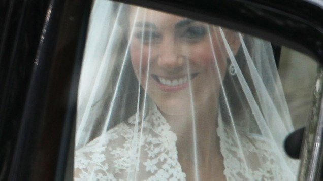 Kate Middleton no carro que a levou à Abadia de Westminster, onde se casou com príncipe William, em 2011