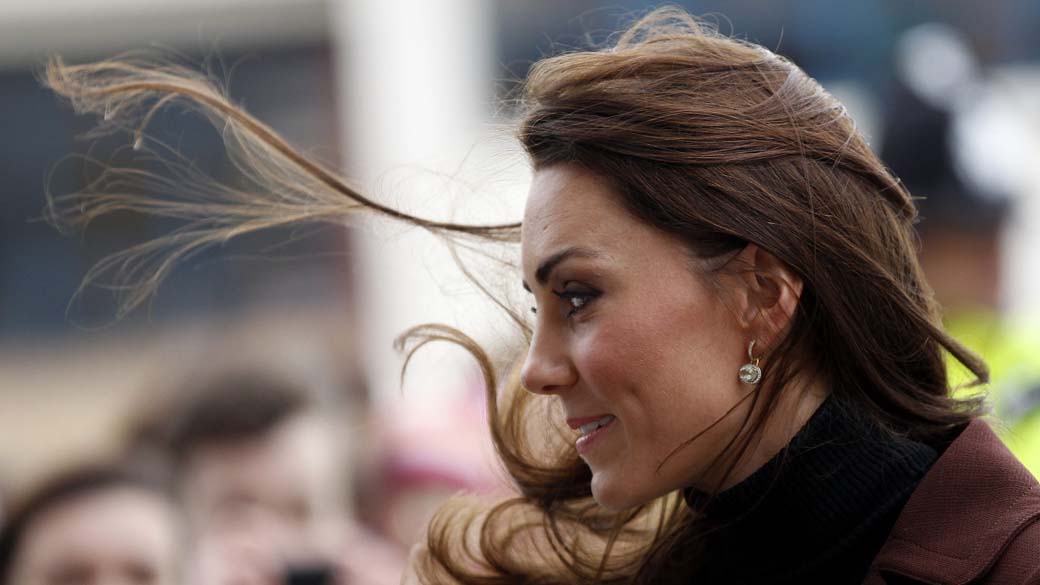 Kate Middleton, esposa do príncipe William do Reino Unido, durante visita a um hospital infantil, em Liverpool