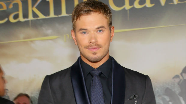 Kellan Lutz, que interpreta Emmett Cullen em Amanhecer - Parte 2