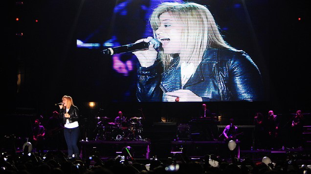 Kelly Clarkson se apresenta durante o Pop Music Festival na arena Anhembi
