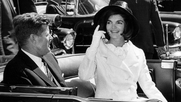 O então presidente americano John F. Kennedy e a primeira-dama Jacqueline Kennedy, em 1963