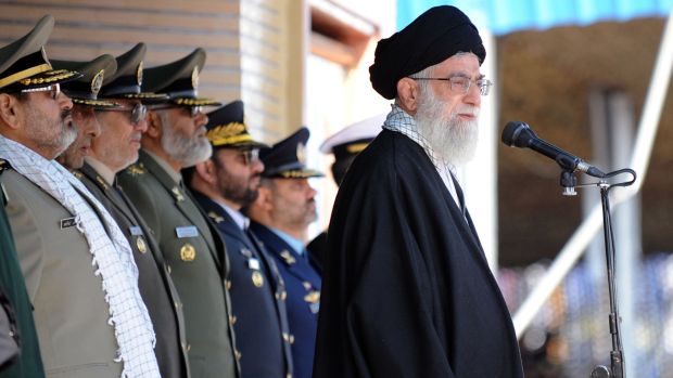 Khamenei: "Nossos inimigos, os Estados Unidos e seus aliados, em particular o regime sionista (Israel), devem entender que o Irã não pretende atacar qualquer país, mas reagir com força diante de qualquer agressão"