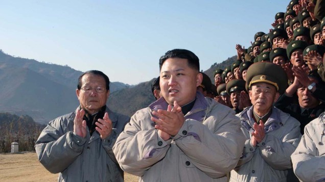 Kim Jong-un, inspecionando o local da construção da Usina Huichon, Coreia do Norte