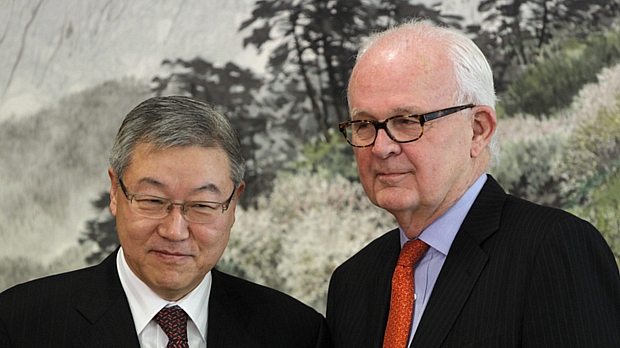 O ministro sul-coreano das Relações Exteriores, Kim Sung-Hwan, e o enviado dos EUA à Coreia do Norte, Stephen Boswoth