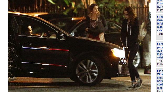 Kristen entra em carro com homem parecido com Rupert Sanders