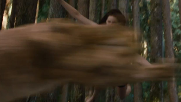 Kristen Stewart caça em novo trailer de 'Amanhecer - Parte 2'