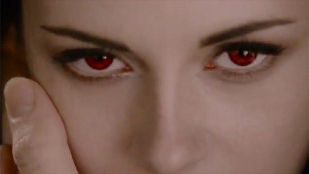Kristen Stewart como a agora vampira Bella, em 'Amanhecer - Parte 2', o último capítulo de 'Crepúsculo'