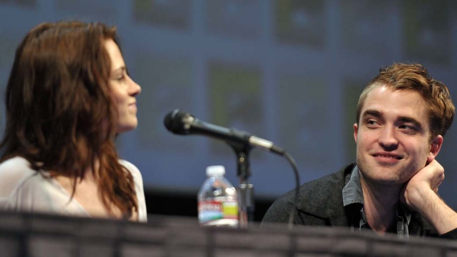 Kristen Stewart e Robert Pattinson durante o Comic-Con 2011 na California, Estados Unidos