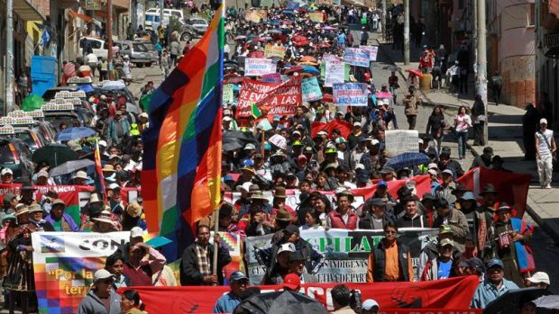 Milhares de bolivianos fazem protesto