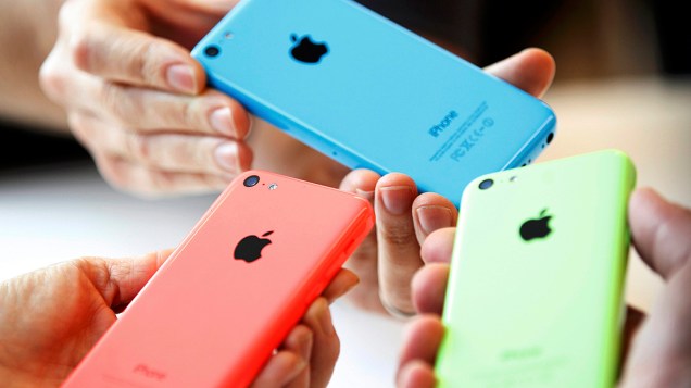 O aparelho trouxe cinco novas cores para o aparelho da Apple. Foi lançado em 2013