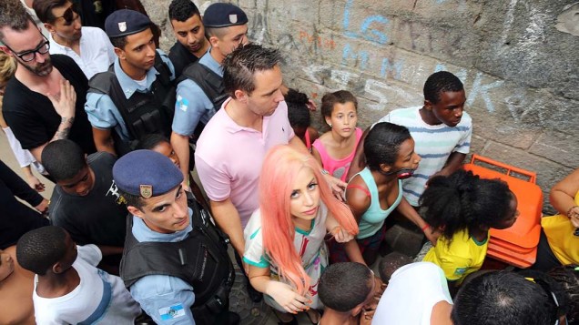 Lady Gaga na favela Cantagalo, no Rio de Janeiro
