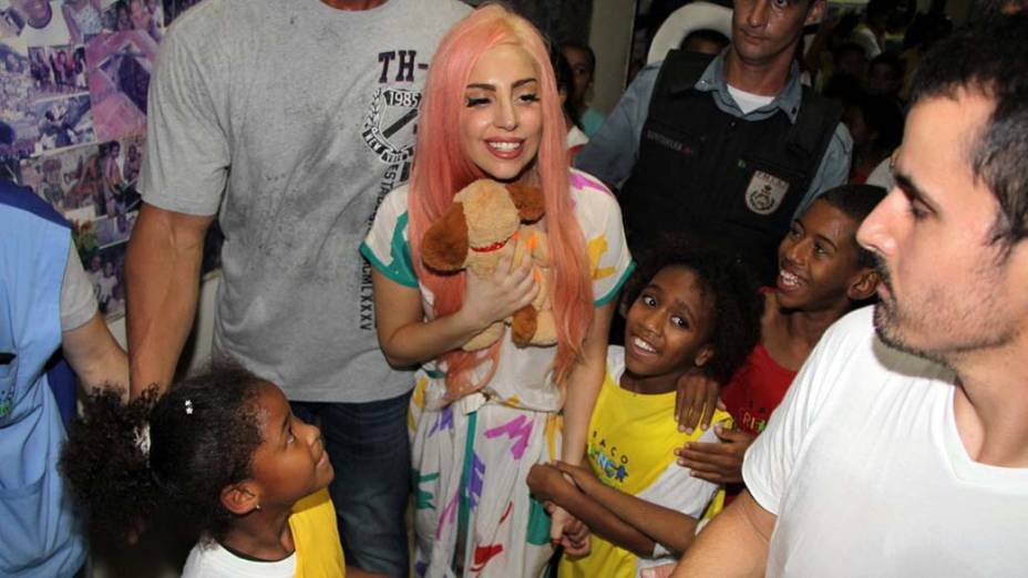 Lady Gaga na favela Cantagalo, no Rio de Janeiro