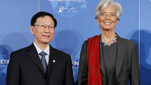 Ministro chinês das Finanças, Xie Xuren, e Christine Lagarde, ministra francesa da Economia, antes de uma reunião do G20