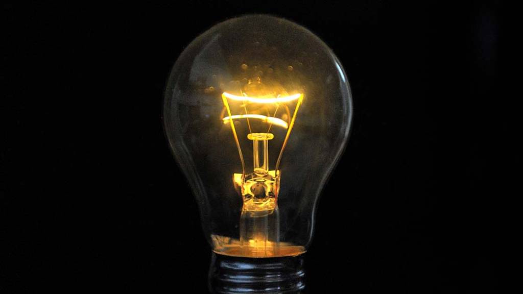 Brasil privilegia empresas elétricas e tem energia das mais caras do mundo