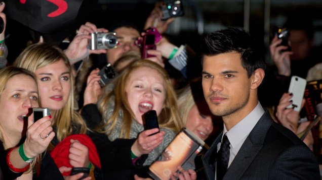 Taylor Lautner na première do filme A Saga Crepúsculo: Amanhecer - Parte 1, em Londres