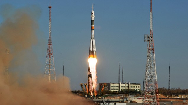Soyuz foi lançada nesta terça-feira da plataforma de Baikonur, no Cazaquistão, com tripulação da Estação Espacial Internacional, o astronauta Kevin Ford (EUA), os cosmonautas Oleg Novitskiy e Evgeny Tarelkin (Rússia)