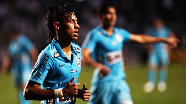 Neymar durante segundo jogo da semifinal da Libertadores, no estádio do Pacaembu