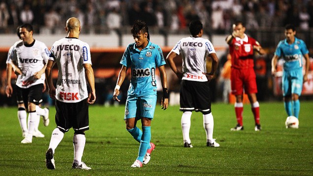 Neymar durante segundo jogo da semifinal da Libertadores, no estádio do Pacaembu