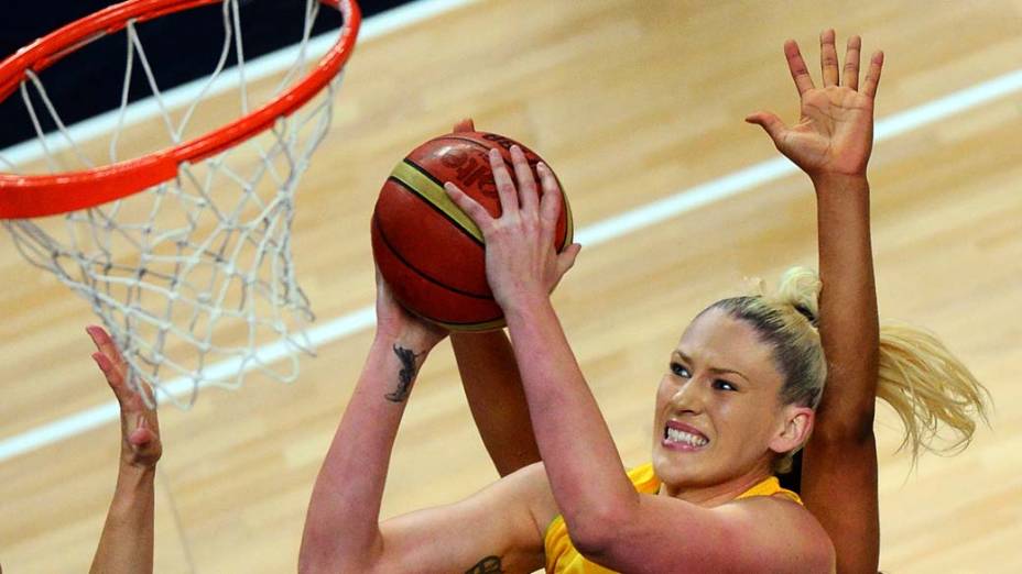 A australiana do basquete, Lauren Jackson, durante jogo contra os Estados Unidos