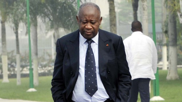 2011 - Laurent Gbagbo a caminho de entrevista a um canal de televisão francês em Abidjan
