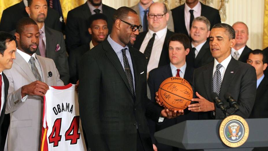 LeBron James é recebido por Barack Obama na Casa Branca depois da conquista do título da NBA pelo Miami Heat