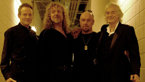 Robert Plant, Jimmy Page, John Paul Jones e Jason Bonham nos bastidores do show realizado em 2007
