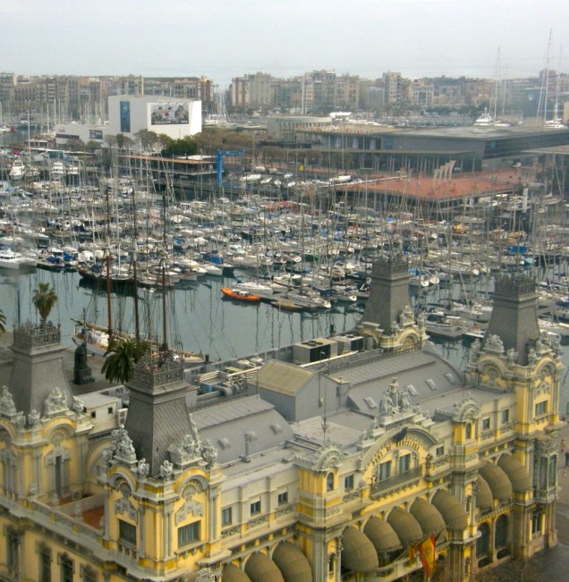 Port Olímpic, em Barcelona, área revitalizada graças à Olimpíada de 1992 Port Olímpic, em Barcelona, área revitalizada graças à Olimpíada de 1992