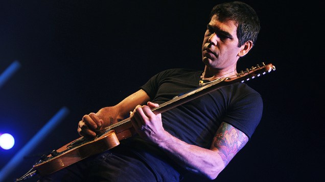 O guitarrista Dado Villa Lobos, da formação original do Legião Urbana toca no Espaço das Américas