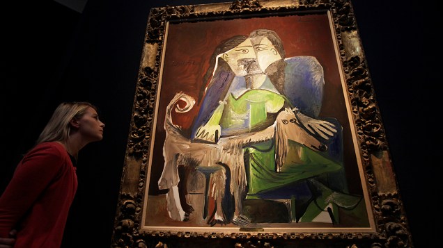 Pintura feita por Pablo Picasso, chamada Femme au Chien, vai a leilão; o quadro representa a segunda mulher do artista