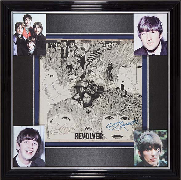 Revolver, um dos álbuns mais importantes dos Beatles, autografado pelos quatro integrantes