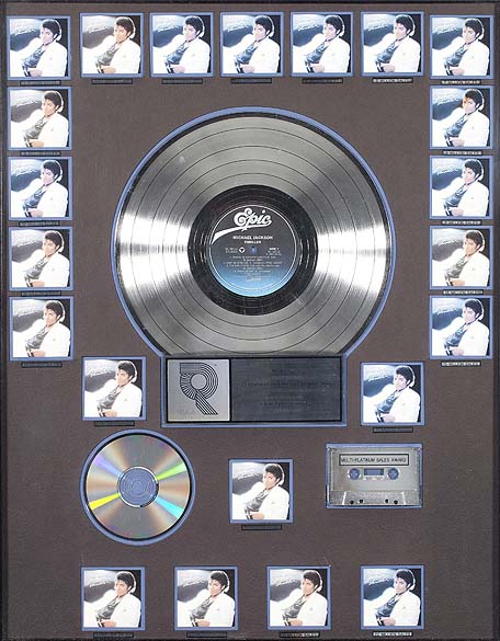 Disco de platina do Thriller, álbum mais importante do cantor Michael Jackson autografado pelo astro