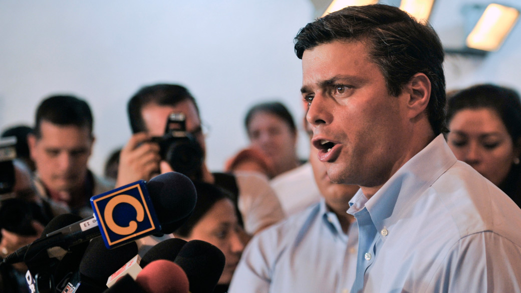 Leopoldo López, um dia após a Suprema Corte Venezuelana não permitir que participasse das eleições presidenciais de 2012, em Caracas - 18/10/2011