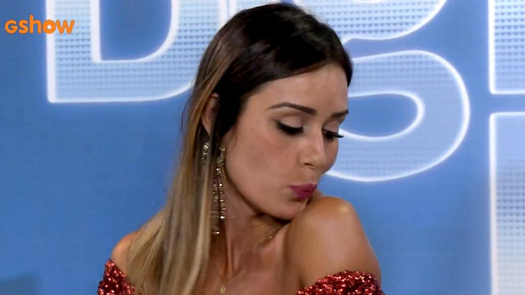 Letícia manda beijinho no ombro para Angela após eliminação do 'BBB14'